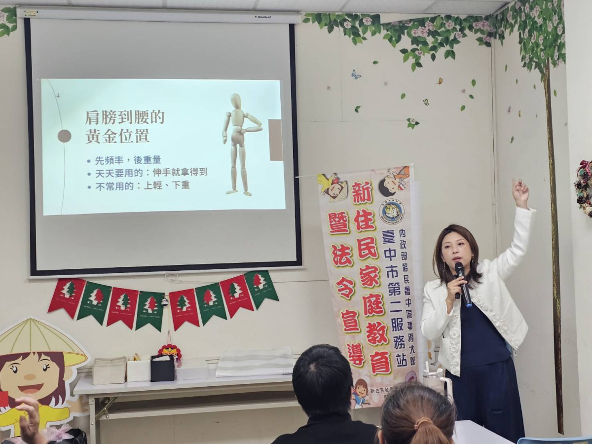 療癒系整理師黃美琇以「除舊佈新，也是除舊佈心」勉勵學員。
