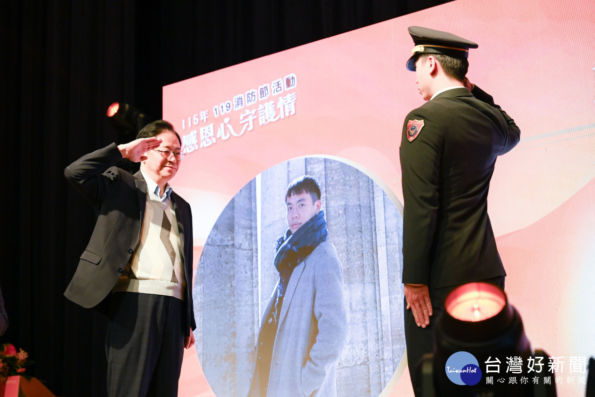 張市長感謝消防人員在救災救護與防災宣導的無私付出。