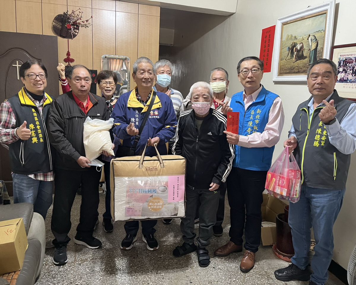 圖/板橋區公所媒合在地宮廟發起關懷獨居長者行動。(板橋區公所提供)