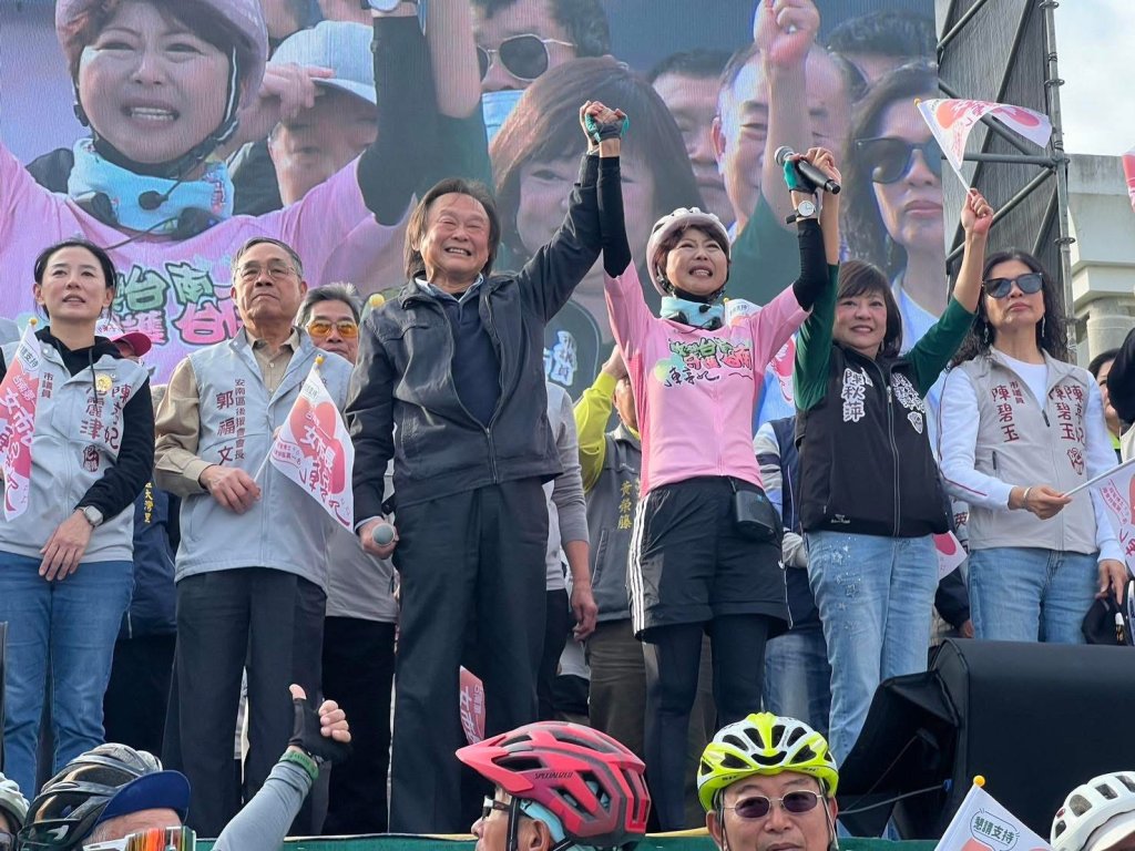 網紅猜林俊憲勝出「沒贏用o眼榨甘蔗汁請大家」 結果陳亭妃贏了!台南大遠百廣場發200杯龍眼甘蔗青
