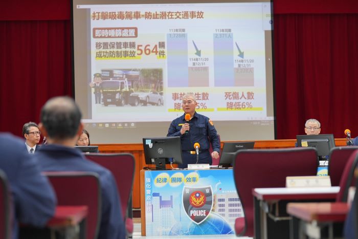 贈百萬裝備力挺新北警 牙醫公會防毒防酒駕不缺席 19 《圖說》新北市警察局長方仰寧於捐贈典禮中致詞。〈警察局提供〉