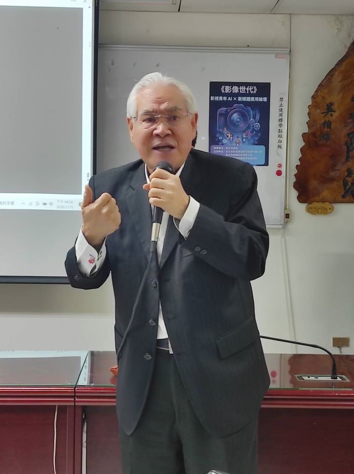 台北影音公會新北記者工會重棒出擊 《影像世代》AI論壇座無虛席 42 《圖說》亞威 AI 智能應用學院院長陳志寬於論壇中致詞指出,AI 已逐步進入影視創作與製片決策流程,從劇本、剪輯到市場分析,皆有實際應用。〈記者葉柏成攝〉