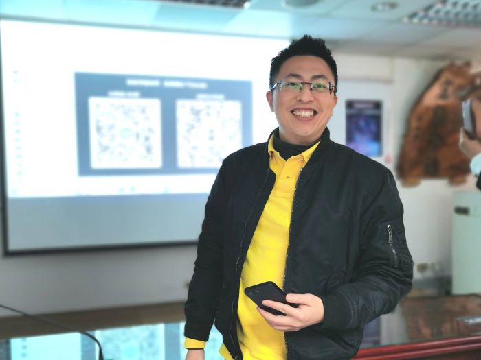 台北影音公會新北記者工會重棒出擊 《影像世代》AI論壇座無虛席 43 《圖說》新北市議員王威元於《影像世代》影視青年 AI × 新媒體應用論壇中到場致意,關心影視產業與青年創作者在 AI 與新媒體趨勢下的發展。〈記者葉柏成攝〉