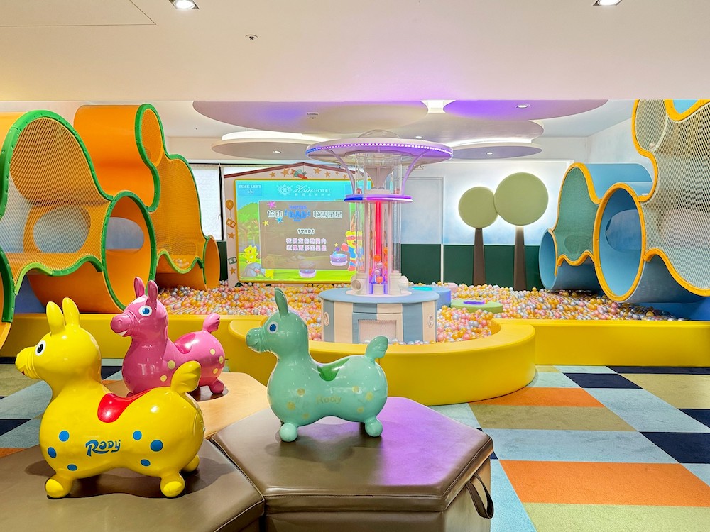 蟬聯五屆易遊網百萬網友票選全臺最美飯店的嘉義市新悦花園酒店,提供守護者們特惠專案,邀請到嘉義市在舒適旅宿空間中好好休息,讓身心徹底放鬆。(圖/新悦花園酒店提供)