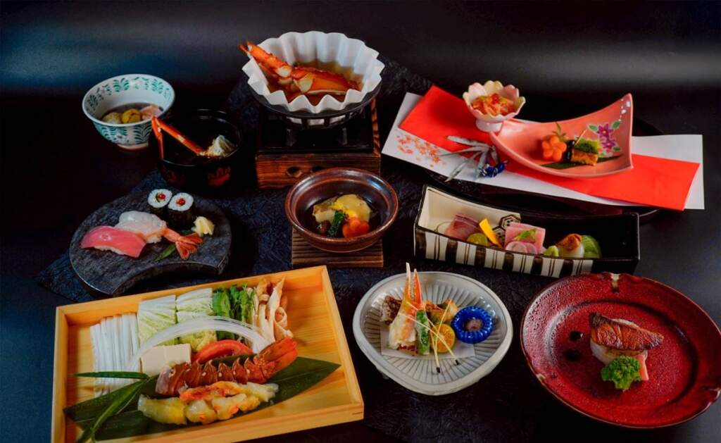 ▲免飛日本也能開運迎新年，莞固和食冬懷石千元爽嗑松葉蟹、真鯛。