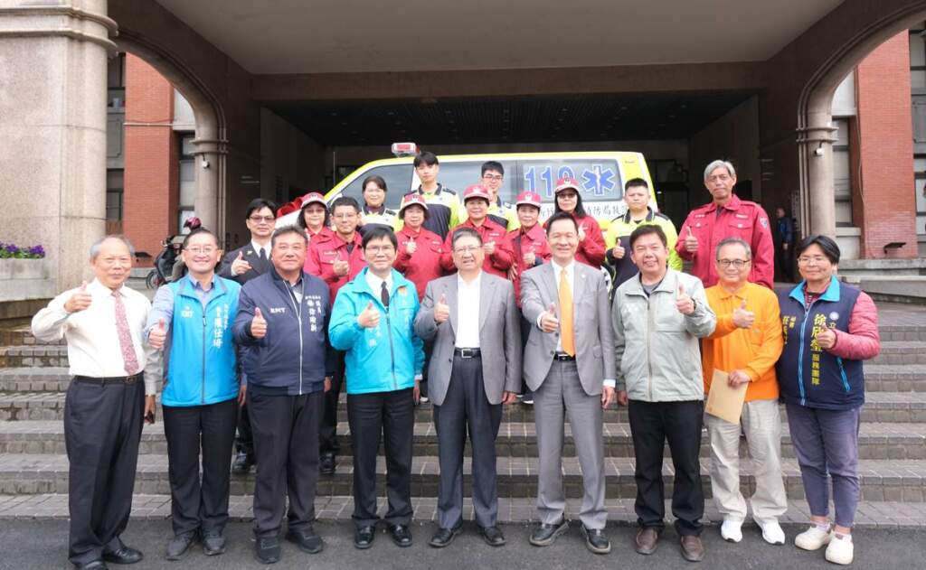 ▲亞洲健康城捐贈救護車給新竹縣消防局。
