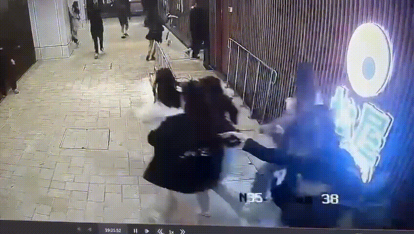 香港屯門商場驚傳挾持案！男持牛肉刀狹持人質「警開槍擊斃」