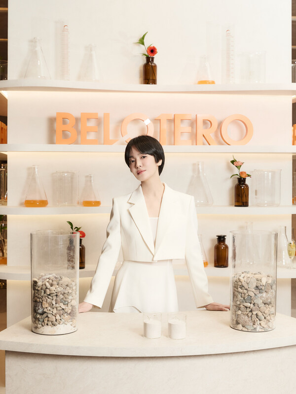 宋慧喬分享了她對這次合作的興奮之情:「對我而言,美一直在於忠於自我。BELOTERO® 與我的價值觀不謀而合,因為它能以一種忠於個人特質的方式去提升自然美。」 宋慧喬分享了她對這次合作的興奮之情:「對我而言,美一直在於忠於自我。BELOTERO® 與我的價值觀不謀而合,因為它能以一種忠於個人特質的方式去提升自然美。」