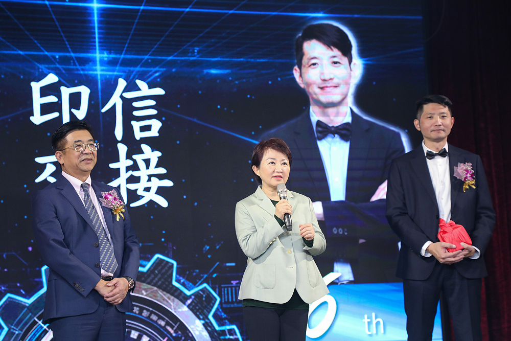 台美關稅傳降至15% 盧秀燕:企業目標是再低且不疊加 224 台美關稅傳降至15% 盧秀燕:企業目標是再低且不疊加 223
