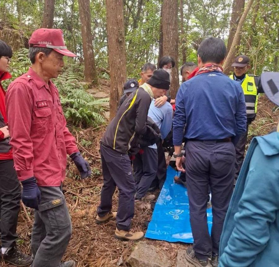 溪頭鳳凰山林道黃姓民眾昏迷 消防單位救護送醫