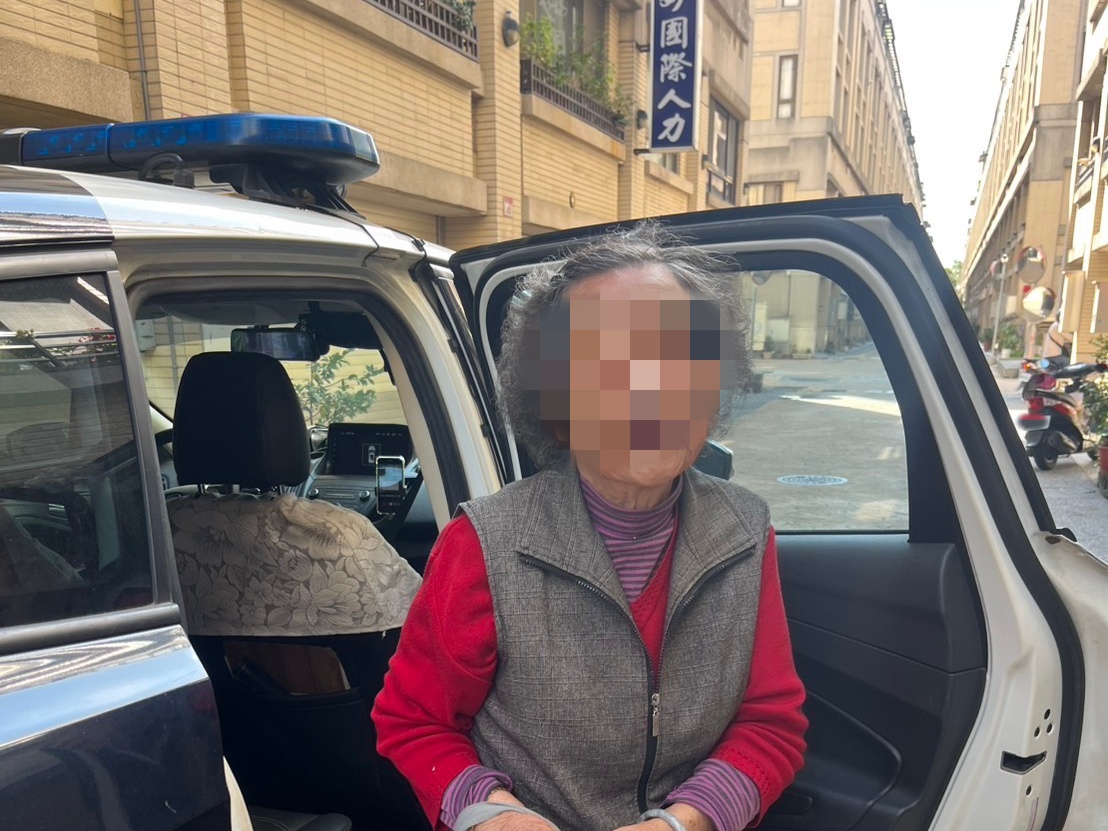 中壢老婦忘了回家的路 員警靠關鍵線索助團圓 6565fdeqew 1