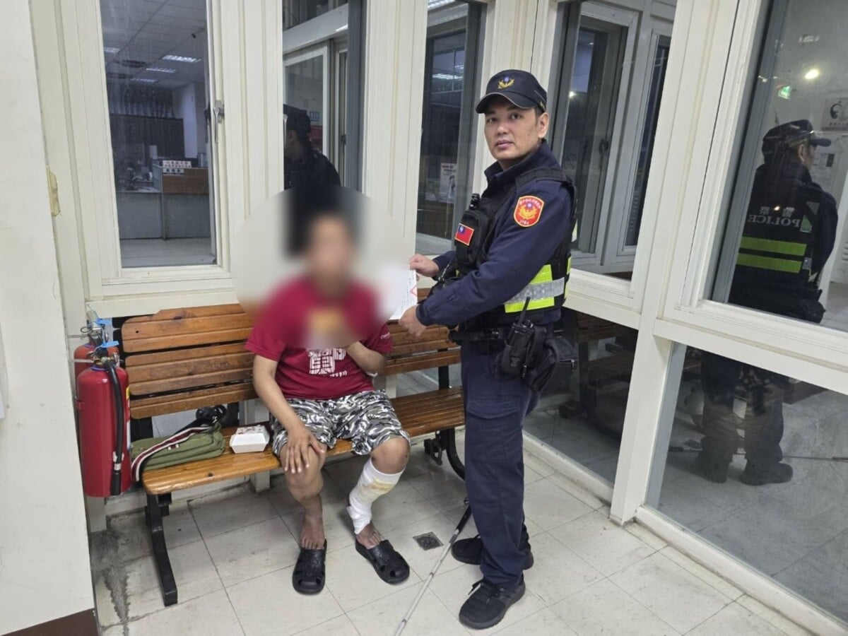 ▲男子重遊舊地計畫告吹,員警協助申請川資救助,解決返家難題,讓他再度感受到臺中濃濃的人情味。