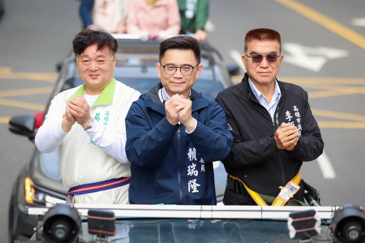 ▲賴瑞隆謝票首站前鎮小港,承諾守護高雄。
