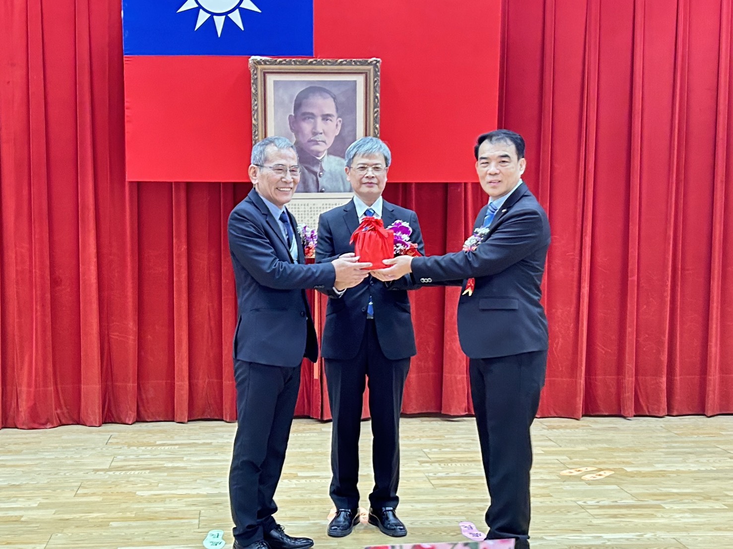 讓光亮延續 台電桃園區處長交接 打造更有溫度的電力服務 - https://www.watchmedia01.com