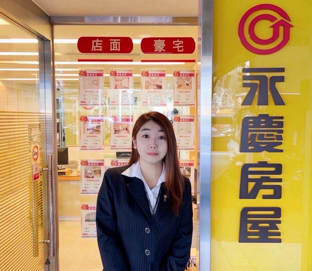 經紀人員鄭琪欣從餐飲業跨領域轉職永慶房屋,收入成功翻三倍成長。
