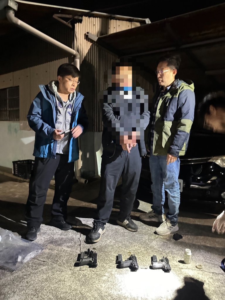 討債反遭持槍恐嚇砸車! 警方逮捕兇嫌起出3把槍