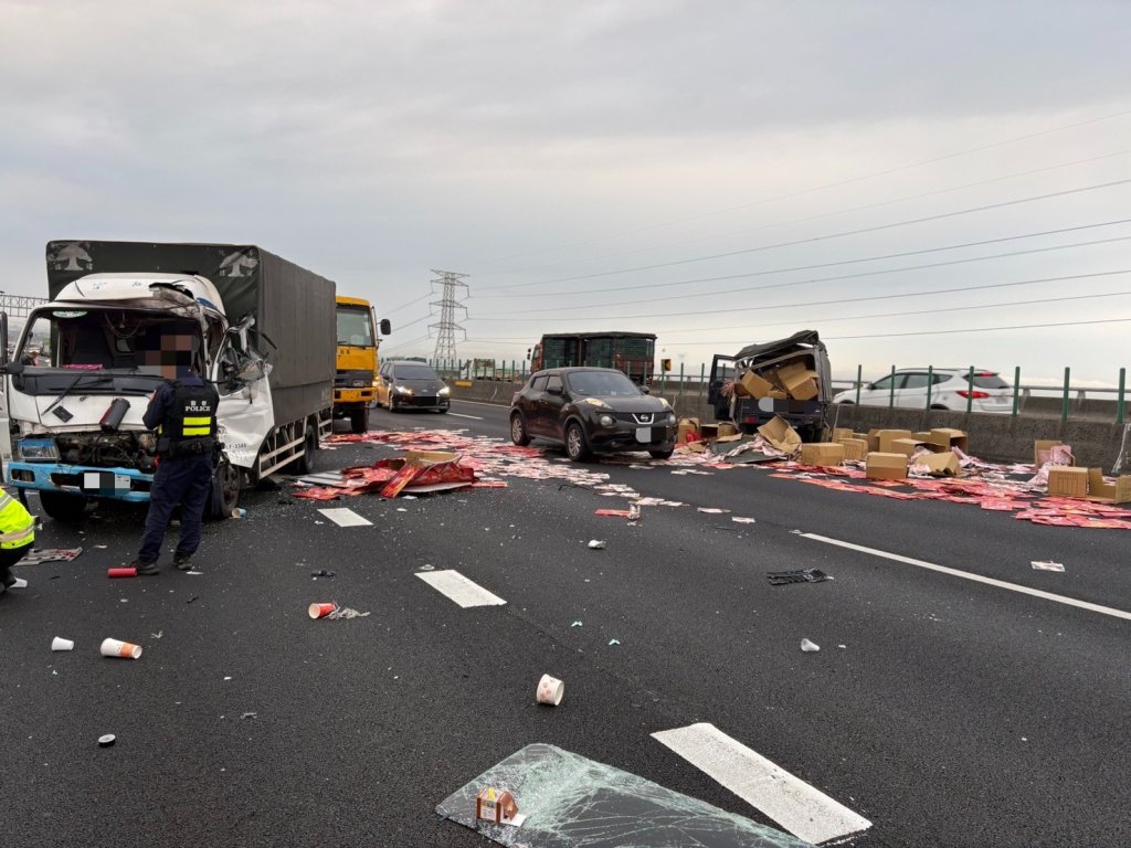 國道3號龍井路段事故！小貨車追撞故障小貨車　1人受傷車流回堵5公里