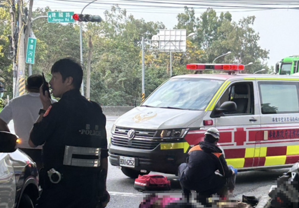 屏東死亡車禍！夫妻雙載機車與曳引車相撞　妻子遭輾過爆頭亡