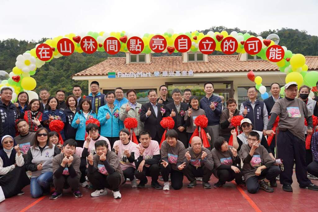 ▲竹縣首家便利商店型庇護工場，磊質庇護工坊今開幕。