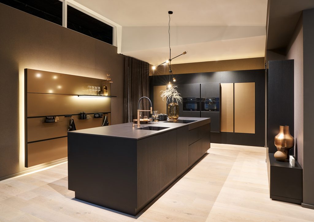 2AV 6023 GL Eiche Schwarz AV 7070 Bronze