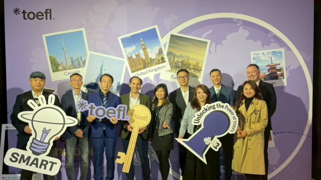 中華民國留學公會代表與ETS人員合影