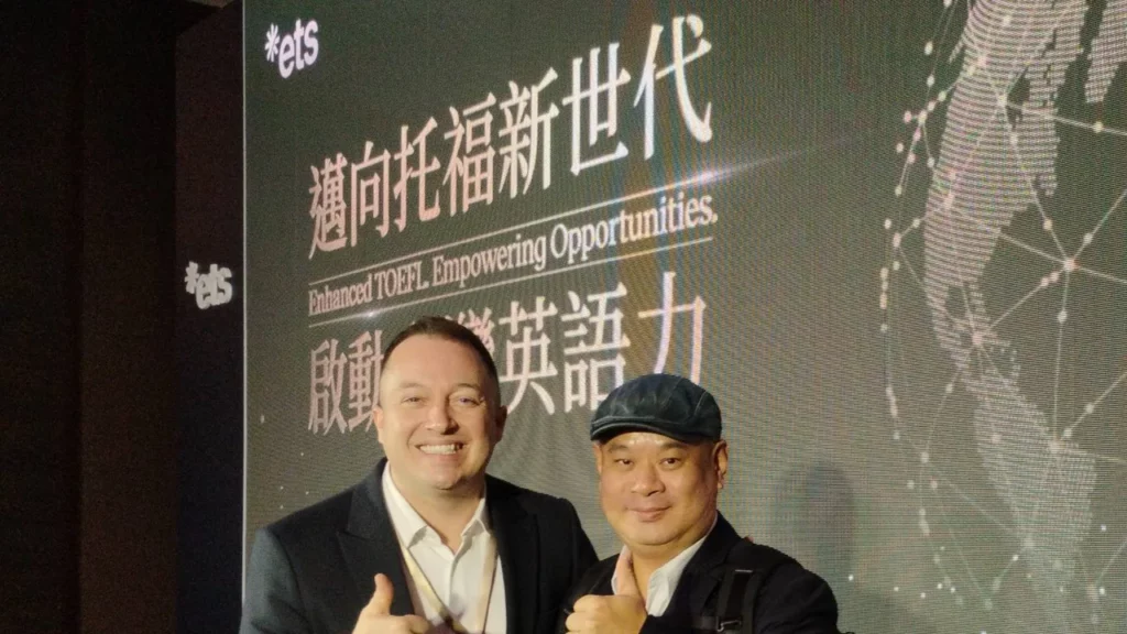 筆者與ETS全球夥伴賦能經理 Peter合影