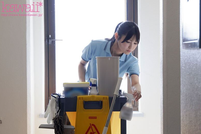 最美清潔員轉戰AV！F罩杯小泉楓「見男生上廁所超興奮」