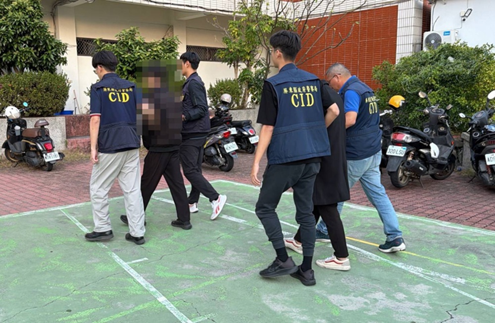 被騙800萬元還要再面交 警天羅地網逮2車手保住120餘萬元 231 cnews204260116a15