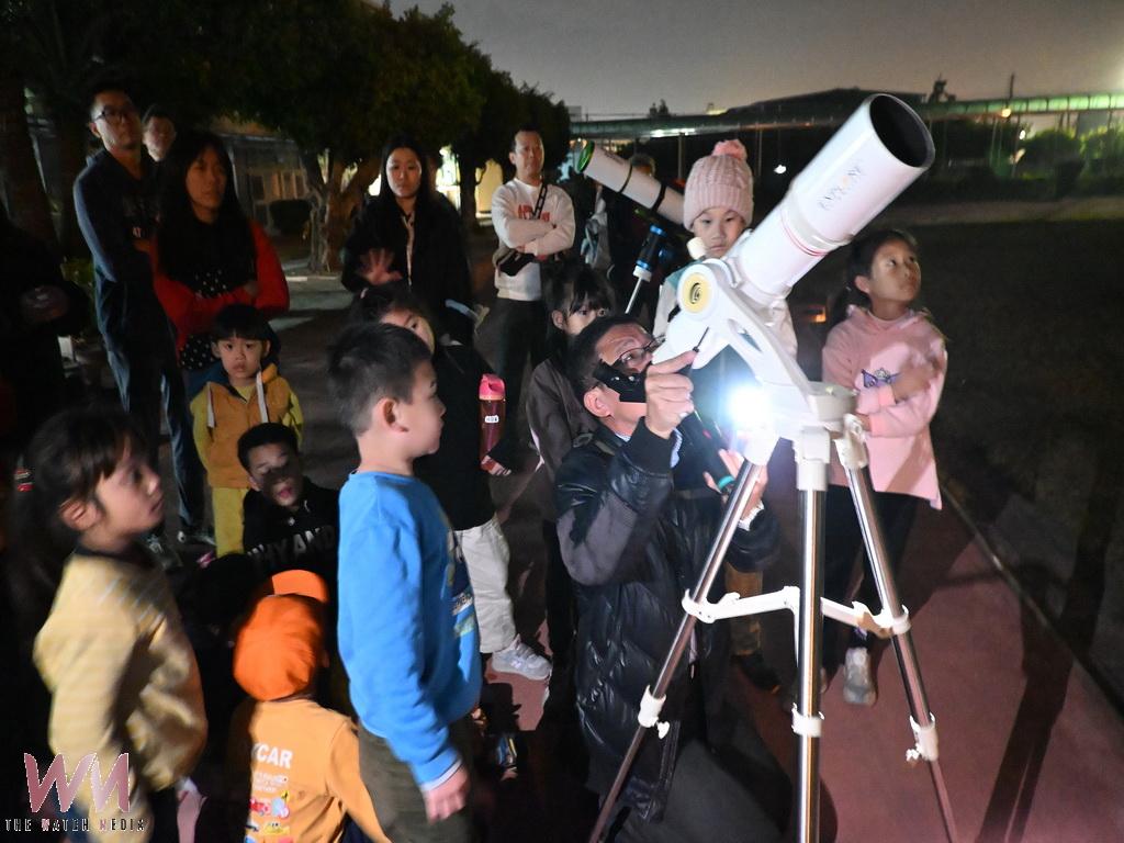 德興國小辦觀星活動 林惠如校長引領學童親眼見證冬季星空之美 - https://www.watchmedia01.com