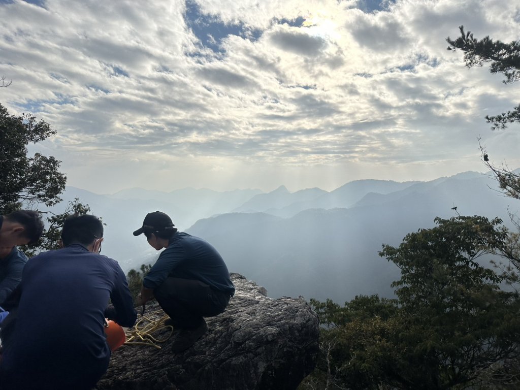 登山猝死!47歲男登波津加山倒地抽搐昏迷 空勤直升機吊掛下山