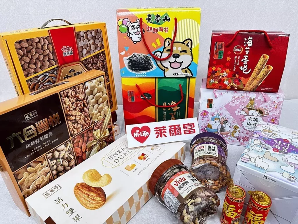 拜年送禮必備的海苔與堅果選擇同樣齊全，堅果類則網羅萬歲牌11款、盛香珍3款等禮盒，送禮自用不踩雷。