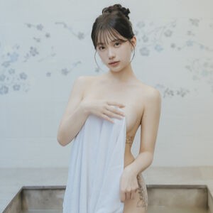 多莉Dory推出首本大尺度寫真。(圖/曖維多媒體)