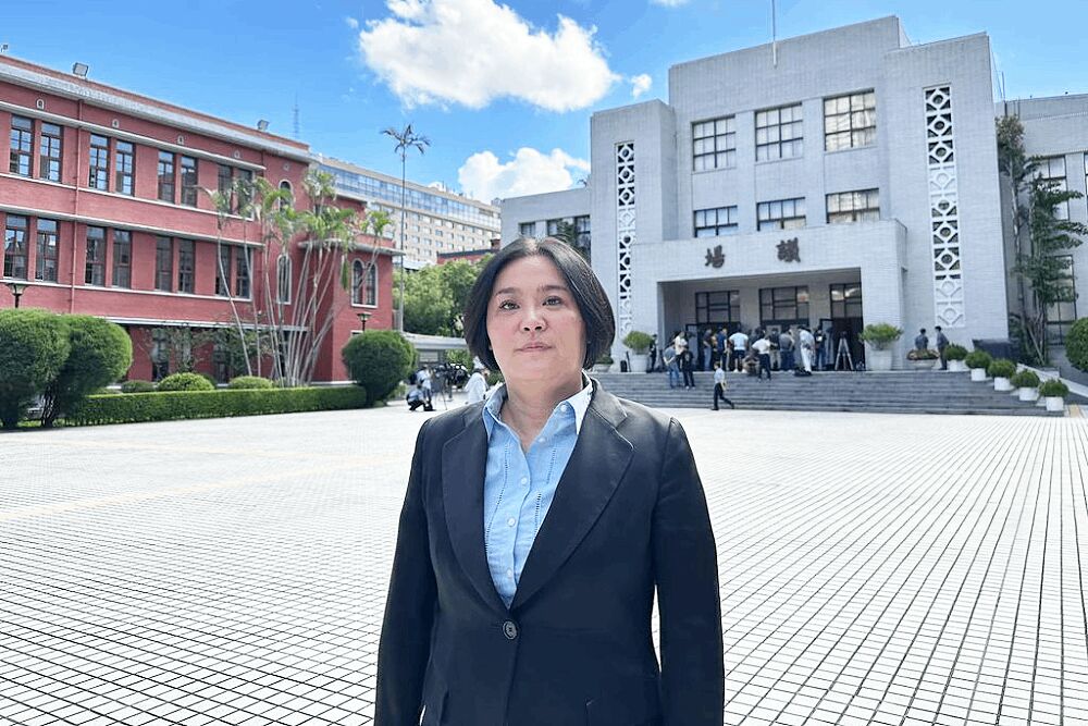 掏身分證轟台派無知 陳玉珍:我是中華民國福建金門人 234 照片來源:陳玉珍臉書