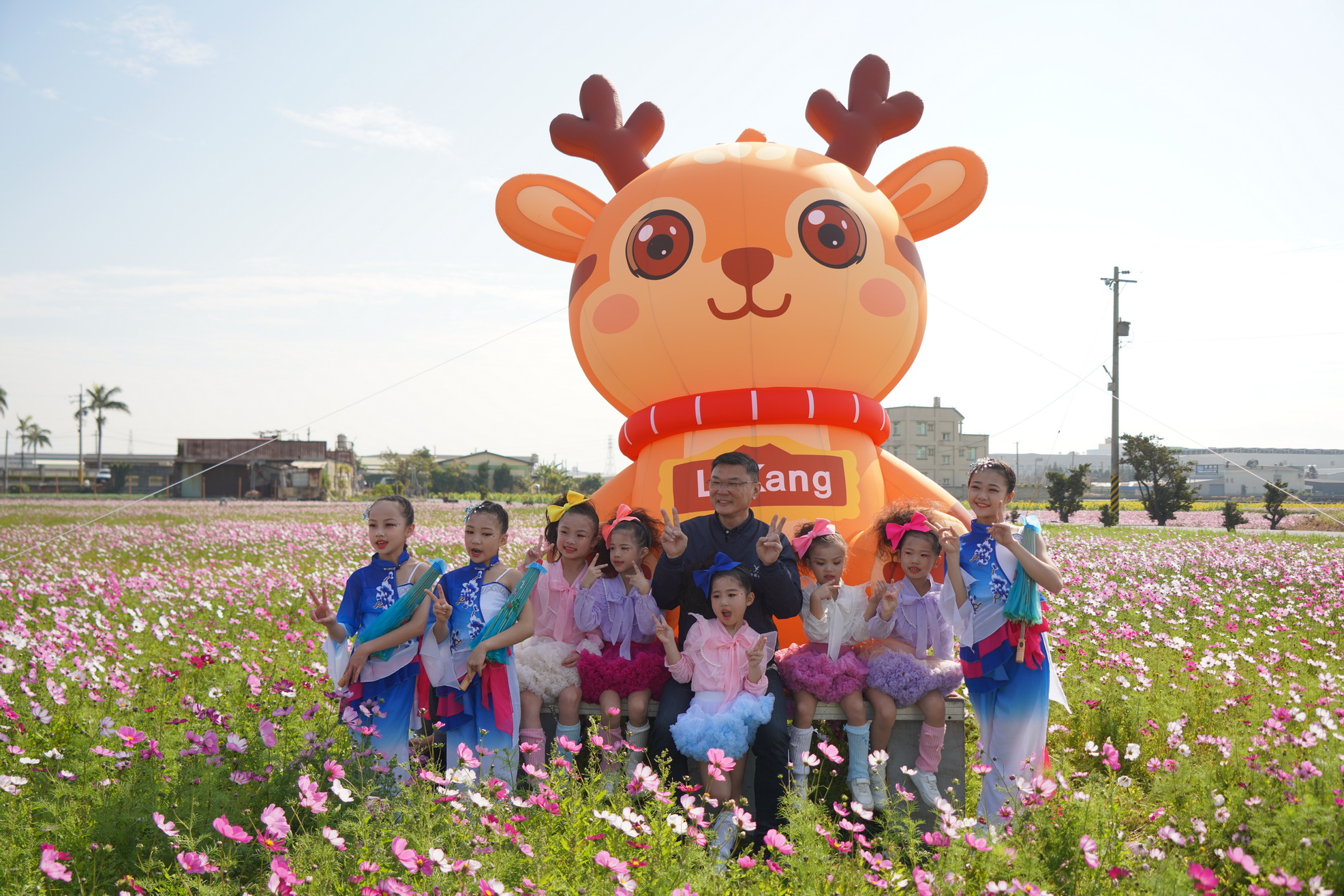（有影片）／鹿港花海登場！七公頃繽紛波斯菊、向日葵邀你拍美照 - https://www.watchmedia01.com