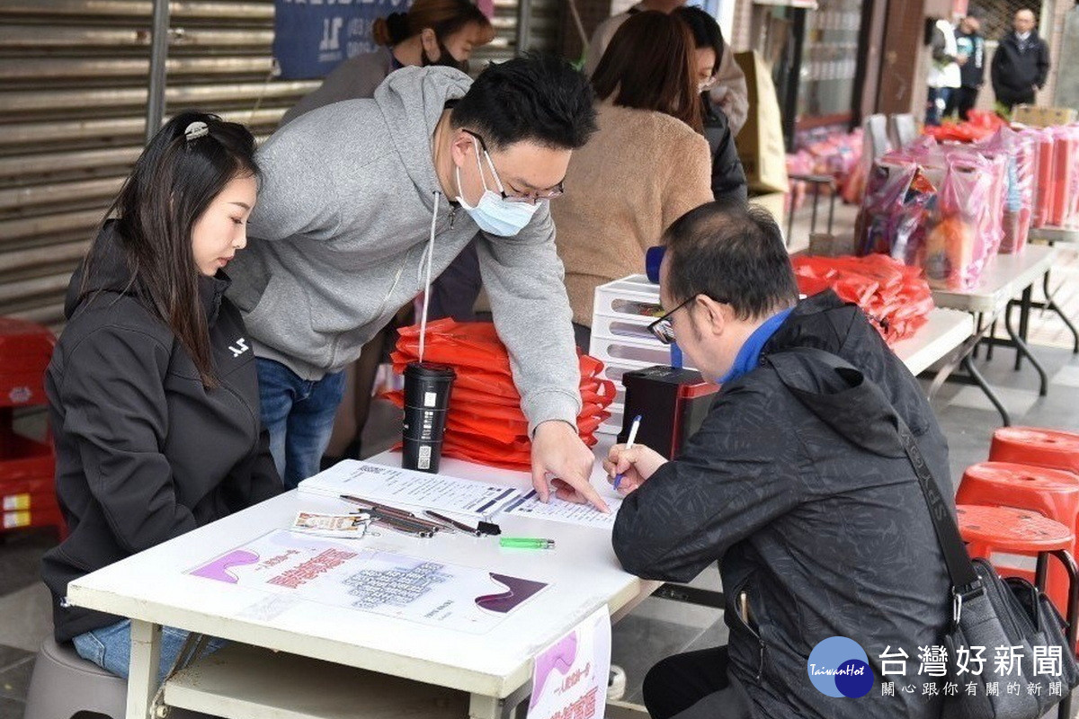 包租代管業者結合社區活動說明桃市府本期政策。<br /><br />