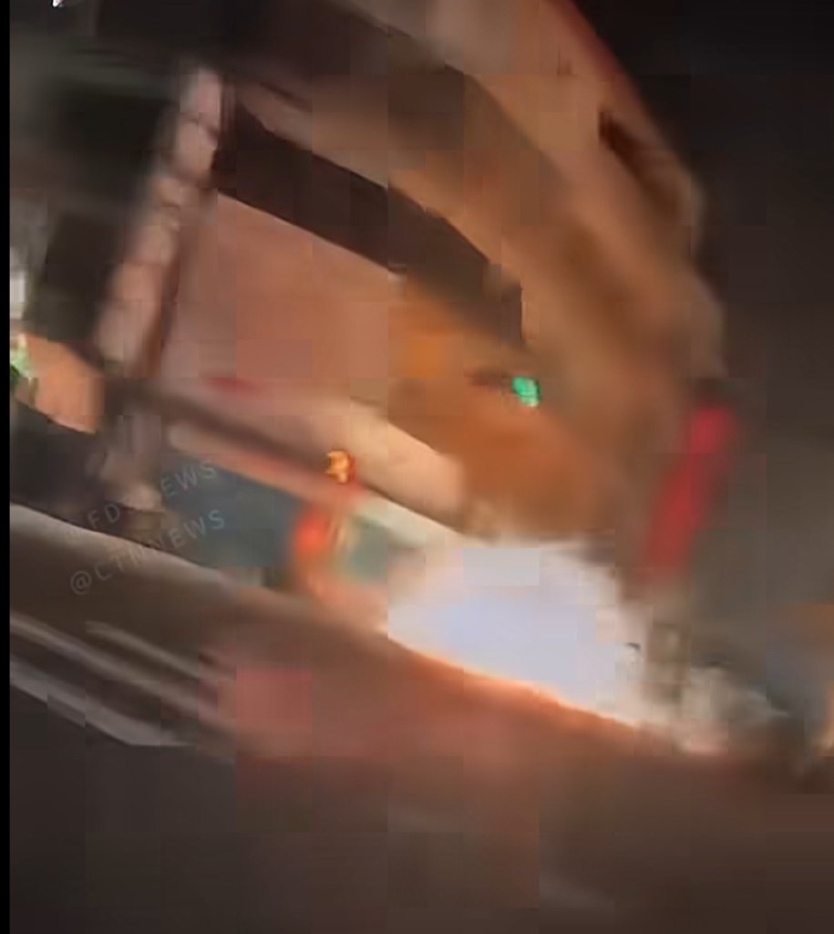 影/丟鞭炮拍片炫耀!員林街頭驚險一瞬 3少年惡搞「火光竄車底」網怒炸鍋