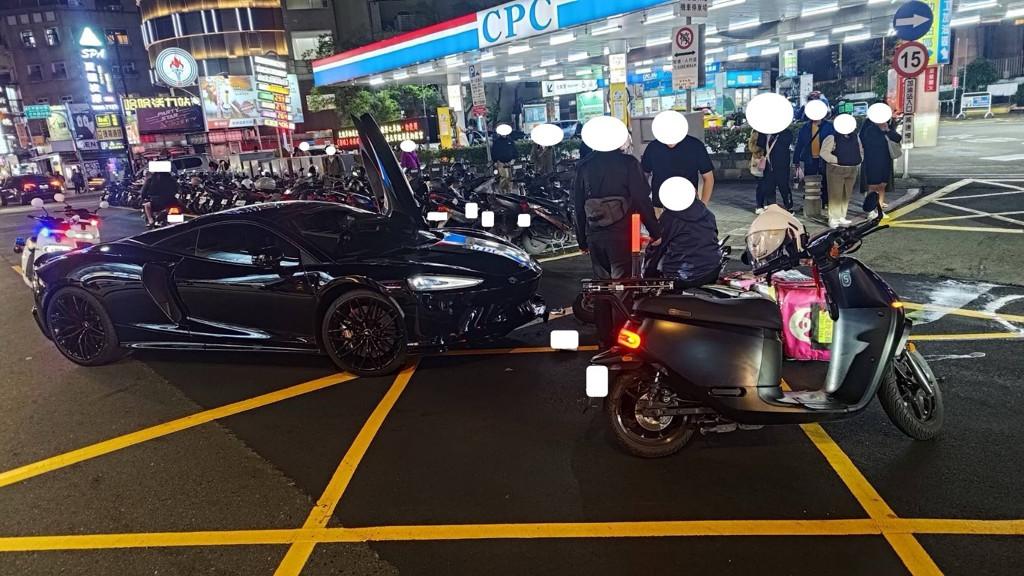 台北市士林區文林路一帶,昨(17)日晚間19時許發生1起「天價」車禍。