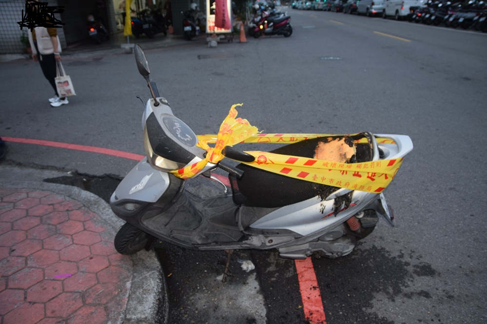 不滿車主拿回鑰匙 50歲男竟涉嫌放火燒機車座墊 224 cnews204260118a01