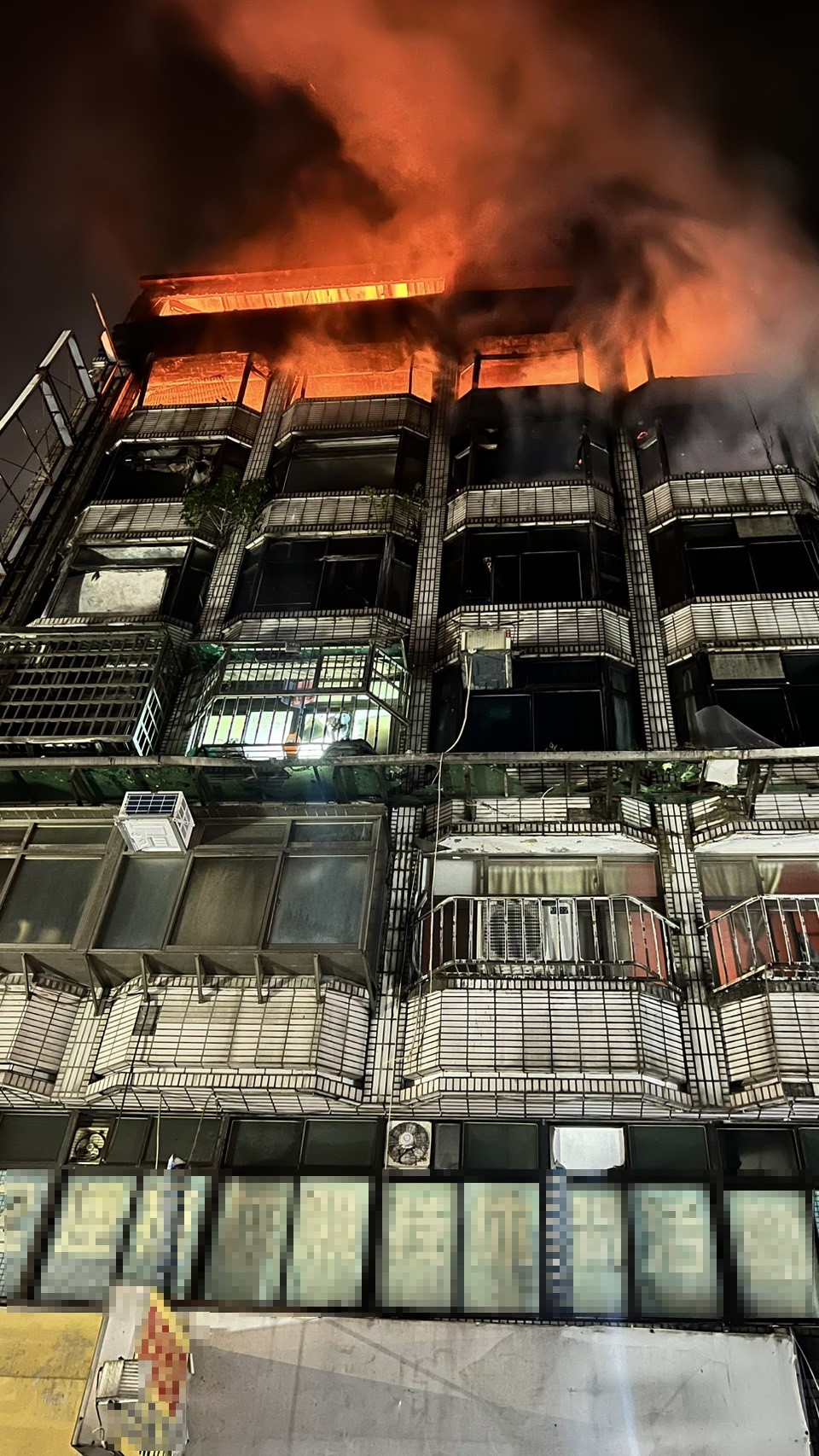 桃園區和平路凌晨大火 消防出動85人灌救 a74e62c1143deb996353978619f910e76cb4e19