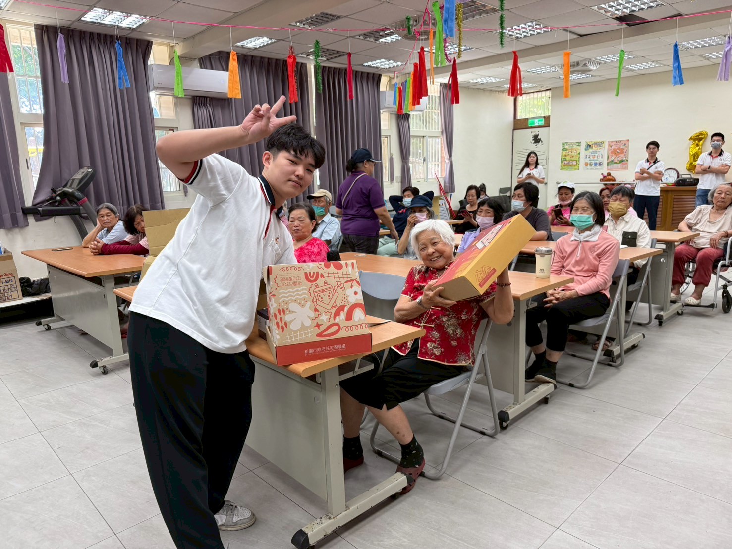 桃園住發處包租代管計畫媒合愛心房東與政策戶 估5000戶可受惠 業者也到長照據點向高齡者說明市府包租代管政策