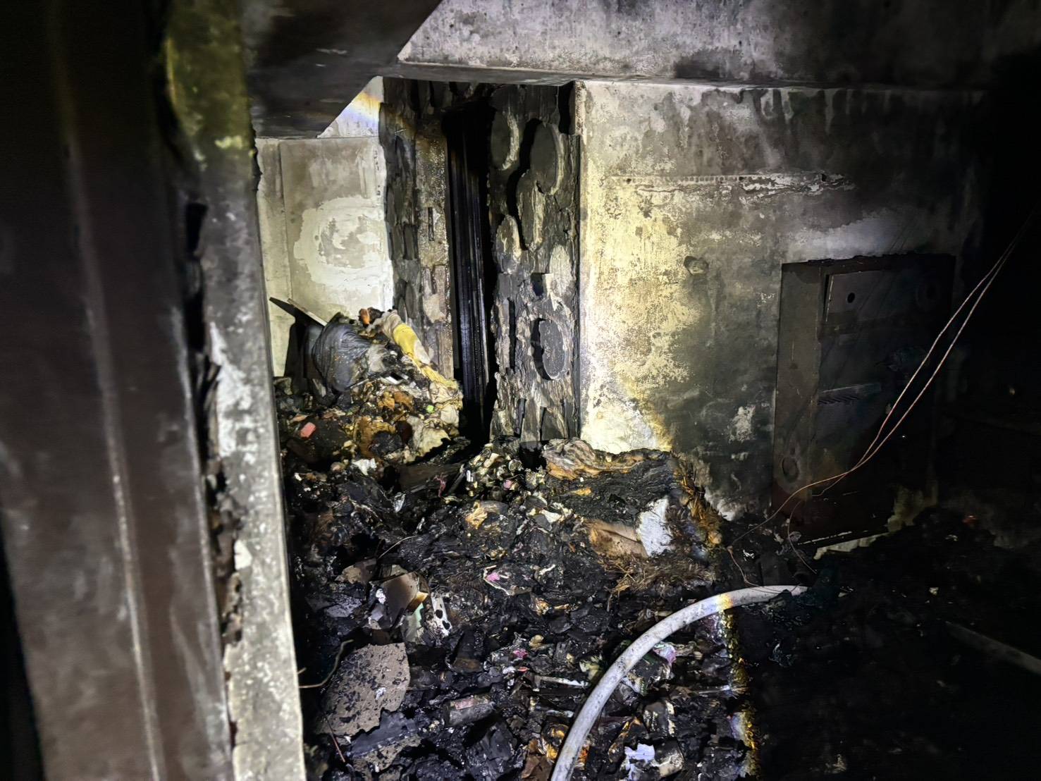 破案了!桃園女疑燒垃圾引發和平路住宅大火 涉縱火遭逮捕 2433046 0