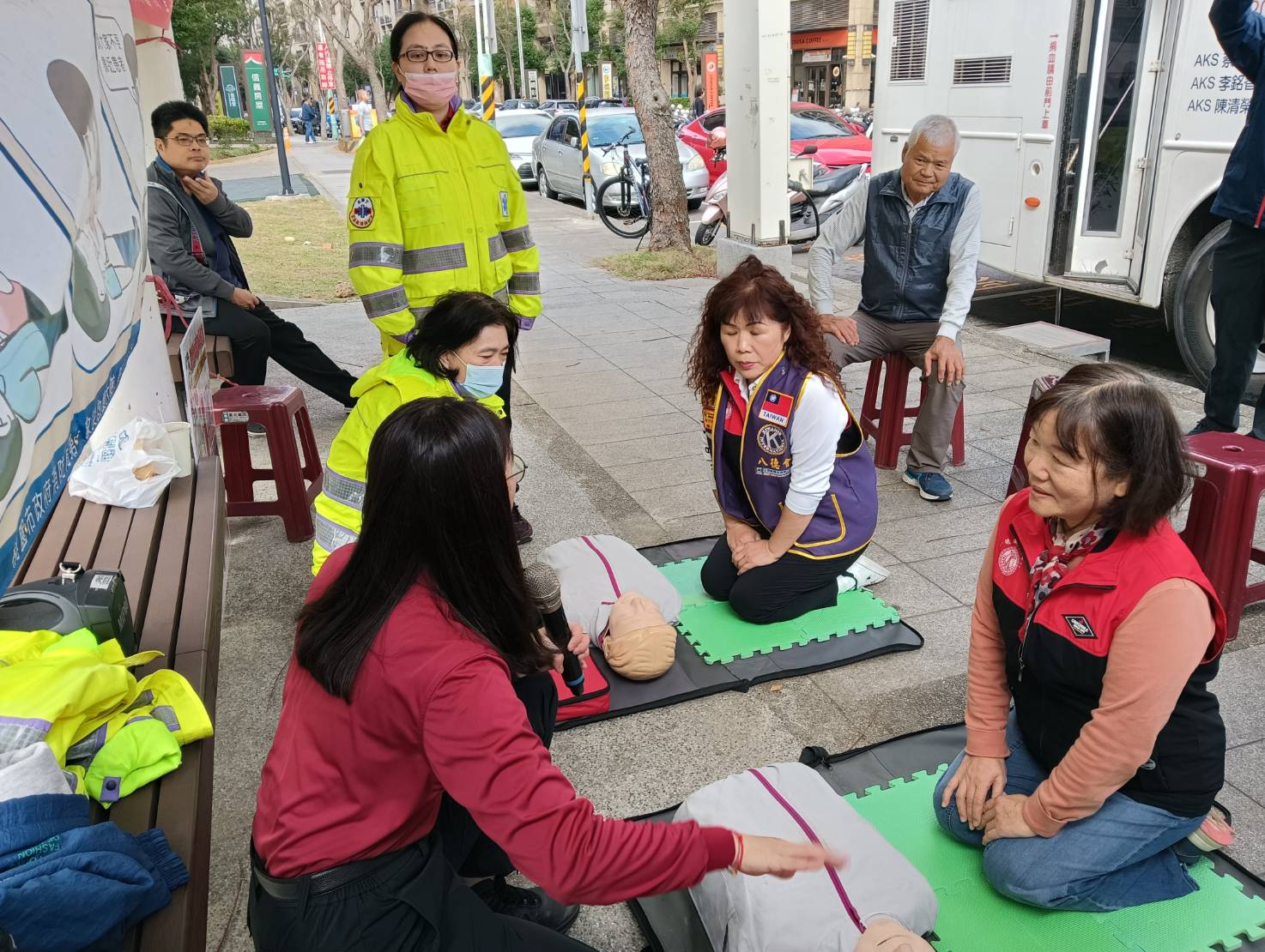 桃市大湳消防分隊結合捐血活動 傳授CPR、AED技能 782266 0 0
