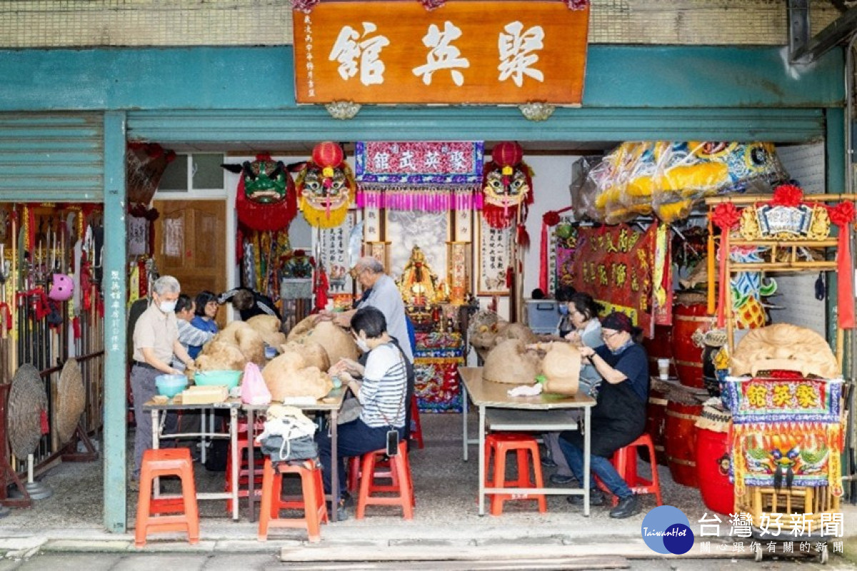 傳習班學員歷時數月,循序向阿水師學習獅頭製作的各項工序、工料與工法,並親手完成作品。