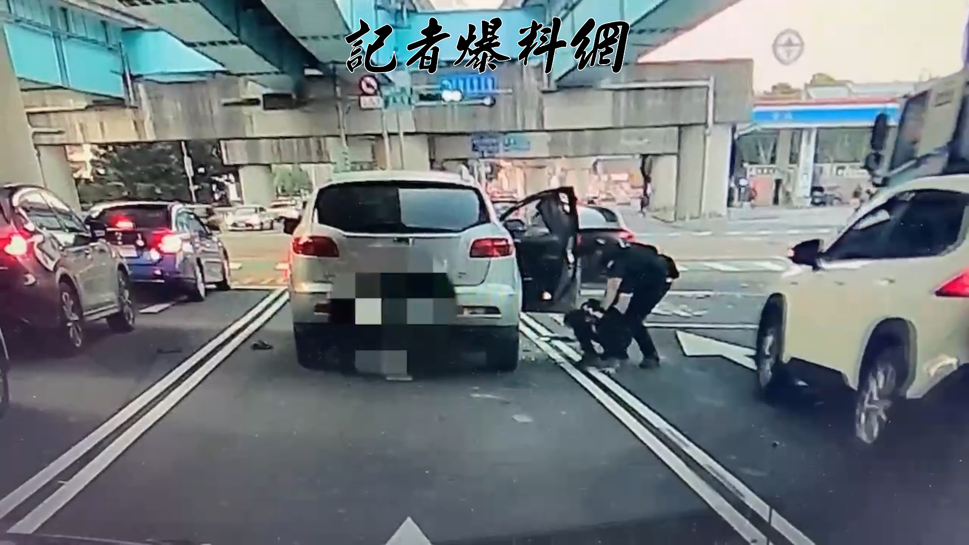 桃園市龜山區文化一路一帶,昨(18)日下午16時許發生1起驚險的緝捕行動。