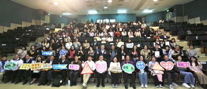 打造「人機協作」新學習模式 新北AI浪潮進課堂! 52 《圖說》新北市教育局今日表揚鶯歌國小、米倉國小、永吉國小與大坪國小榮獲「校訂課程亮點。〈教育局提供〉