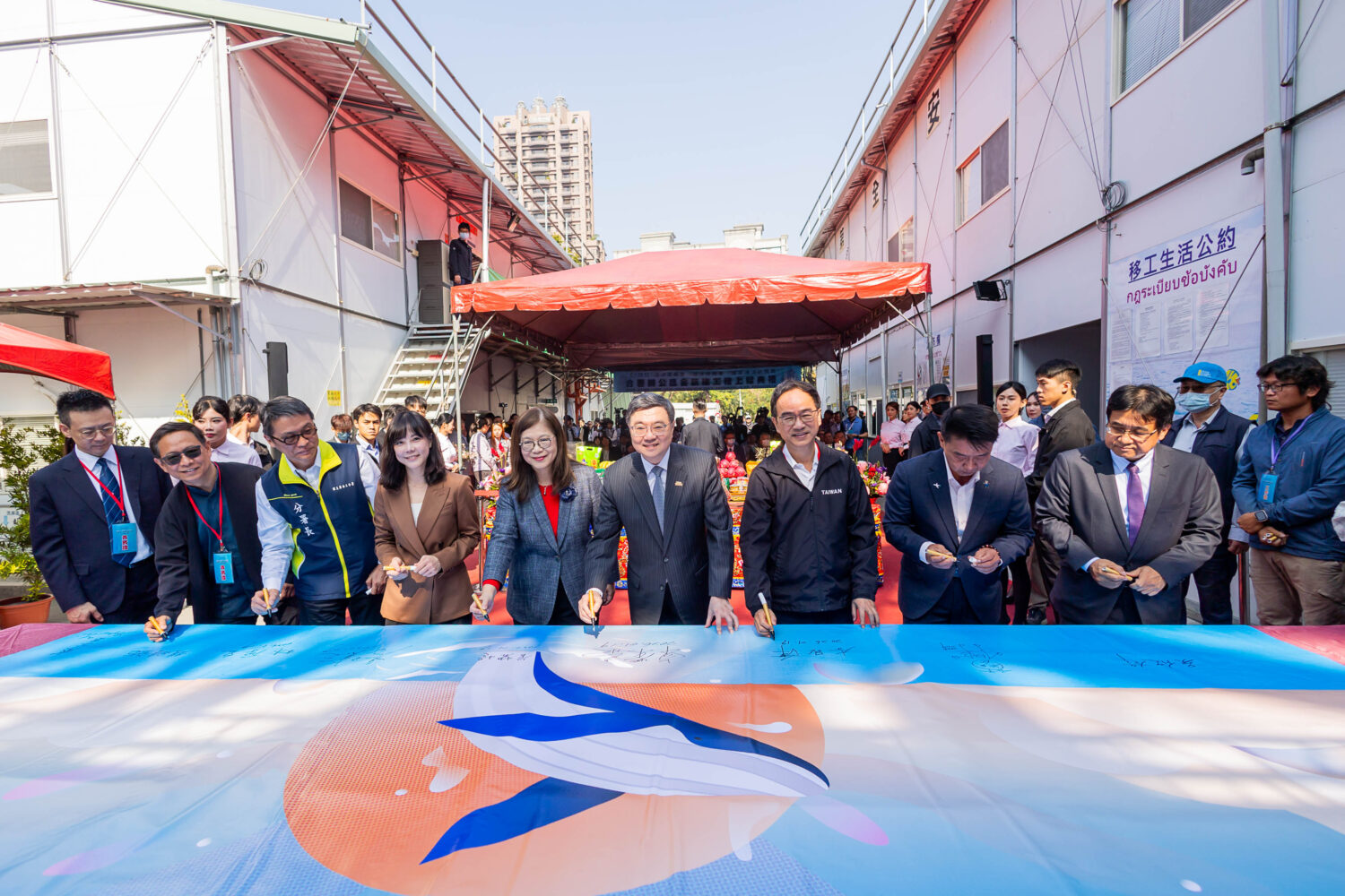 中央政府首座「近零碳建築」!海委會新建廳舍上樑 海洋治理自港都高雄躍升昂揚