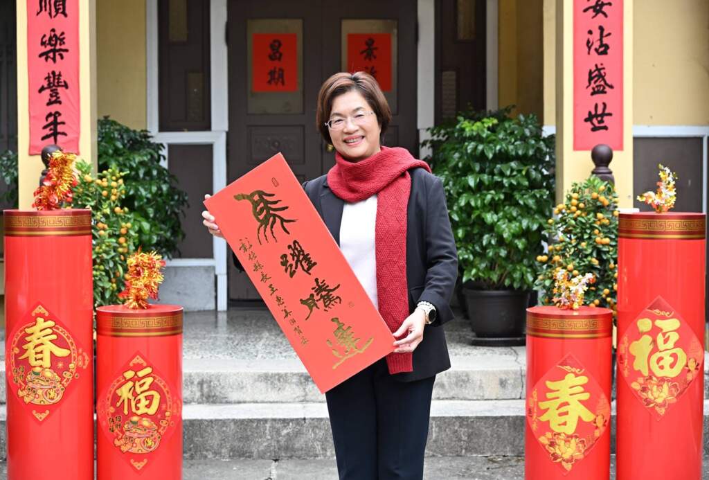 ▲農曆春節將至，為與縣民一同迎接2026馬年新氣象，彰化縣政府特別印製具有節慶祝福寓意之「馬躍騰達」春聯，傳遞彰化縣長王惠美縣府團隊對縣民的誠摯祝賀。（圖／彰化縣政府提供）