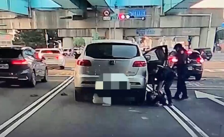 【有片】未打方向燈露餡!龜山休旅車拒檢衝撞 警破窗逮失聯移工 1768788585800 1 e1768789785790