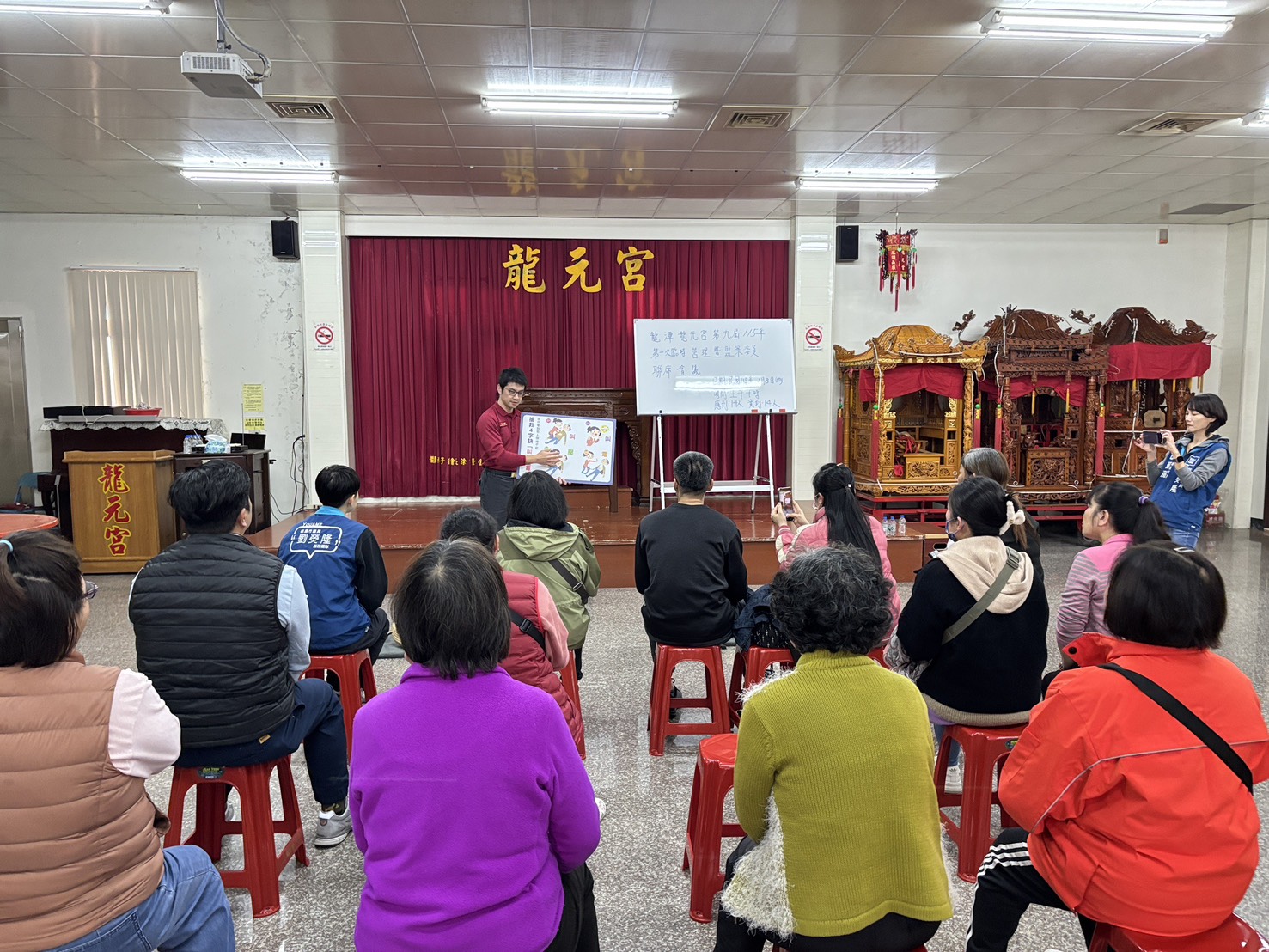 春節將迎參拜人潮 龍潭消防前進龍元宮強化緊急救護能力 S 15212635 0