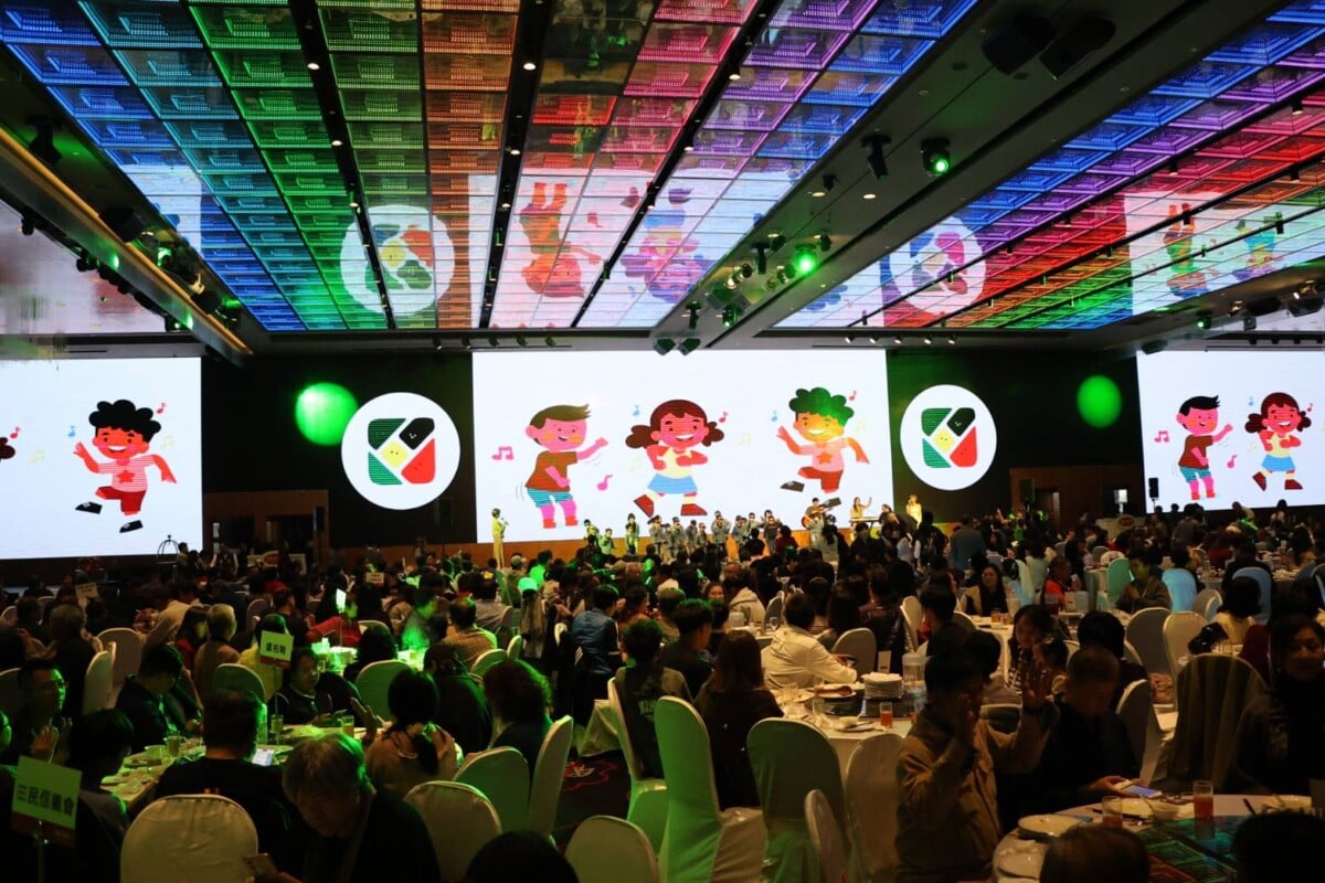 ▲高雄溫馨夜齊聚!愛與希望關懷協會感恩餐會以音樂串起善循環,凝聚溫暖力量。